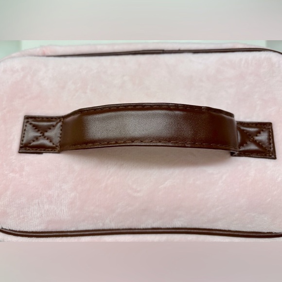 Juicy Couture travel cosmetics case - NWT - Picture 2 of 6
